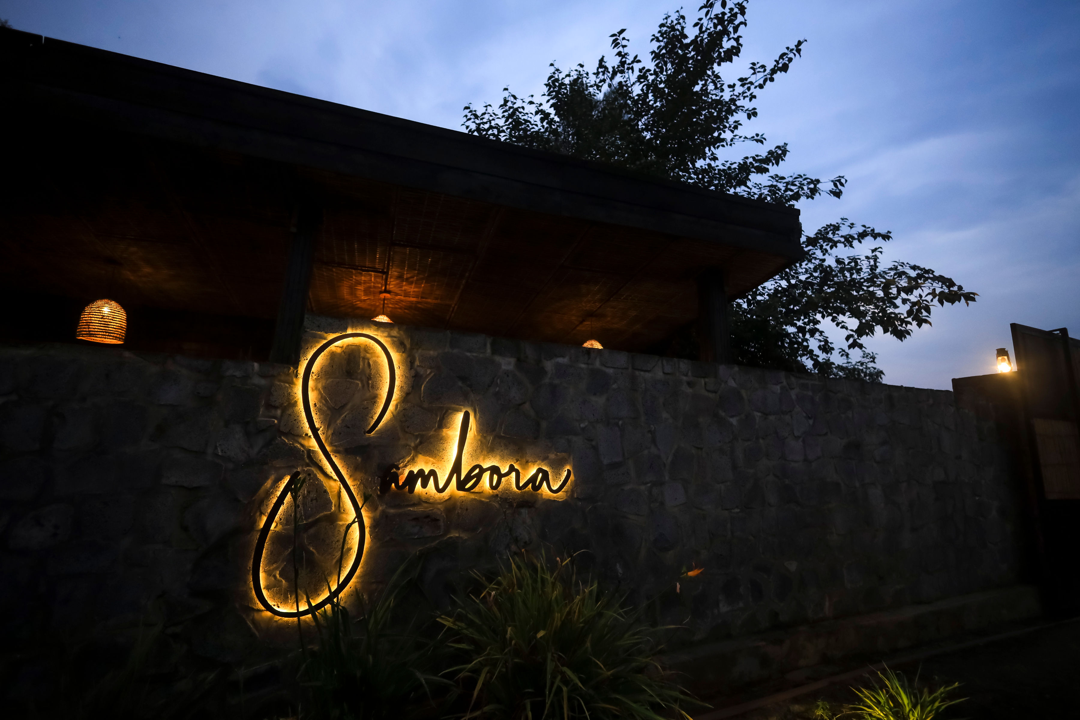 sambora_kinigi_lodge